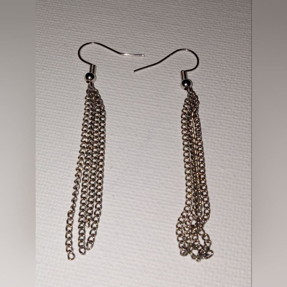 5/$25 CLEARANCE Silver chain earrings - Picture 3 of 3